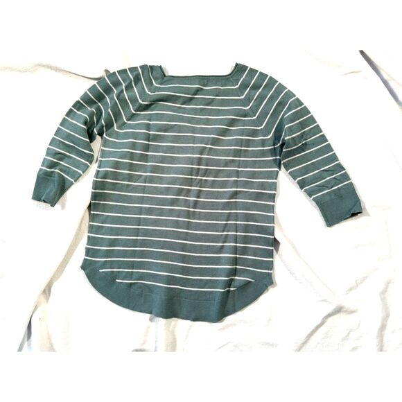 Easy to wear Valencia Curved Hem Sweater in M - Picture 1 of 2